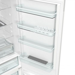 Półki w lodówce Gorenje NRK6201SYW