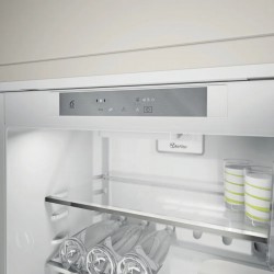 Panel sterowania w lodówce Whirlpool SP40 801 EU 1