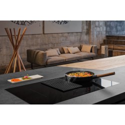 Płyta indukcyjna z pochłaniaczem i funkcją mostkowania